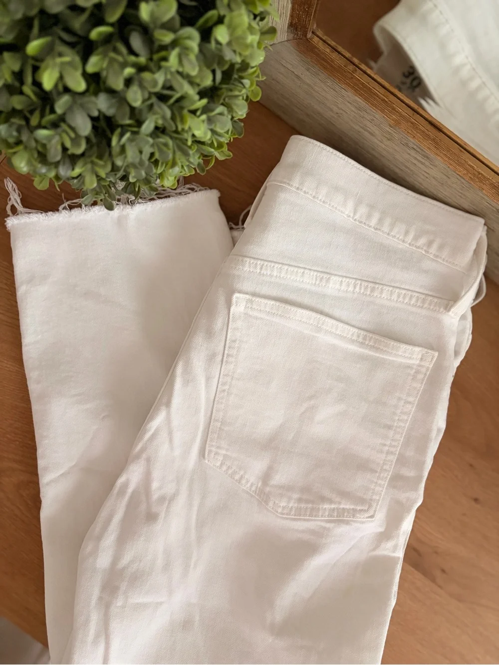 J.Crew Classic Straight Jeans in white size 30